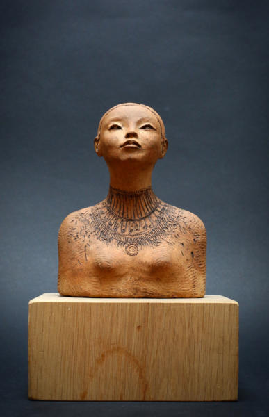 14-buste-de-femme-aux-cheveux-courts-25x17x14