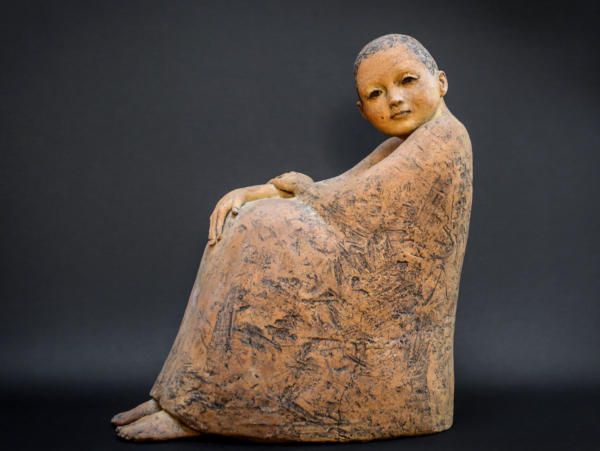 la-grande-robe-femme-assise-36x20x40-g-et-o